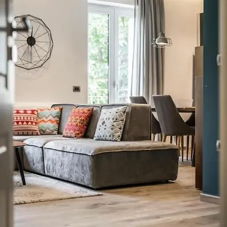 Blloku Deluxe 1br/ap * Τίρανα