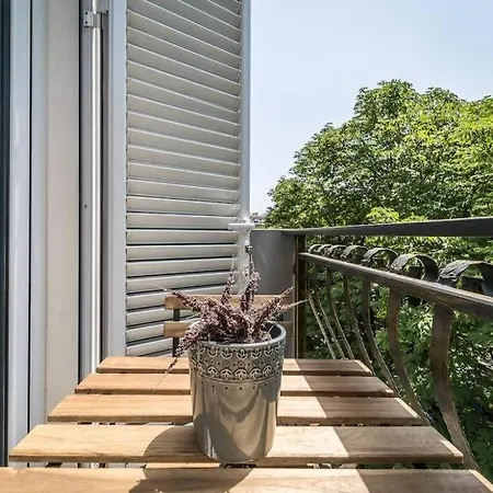 Blloku Deluxe 1br/ap * Τίρανα