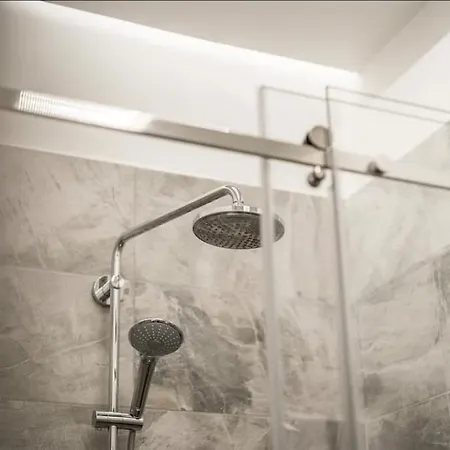 Blloku Deluxe 1br/ap Apartment Tirana